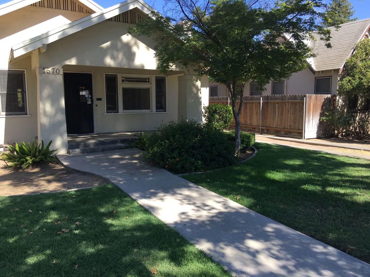 1570 N Poplar Ave - Photo 2 of 5