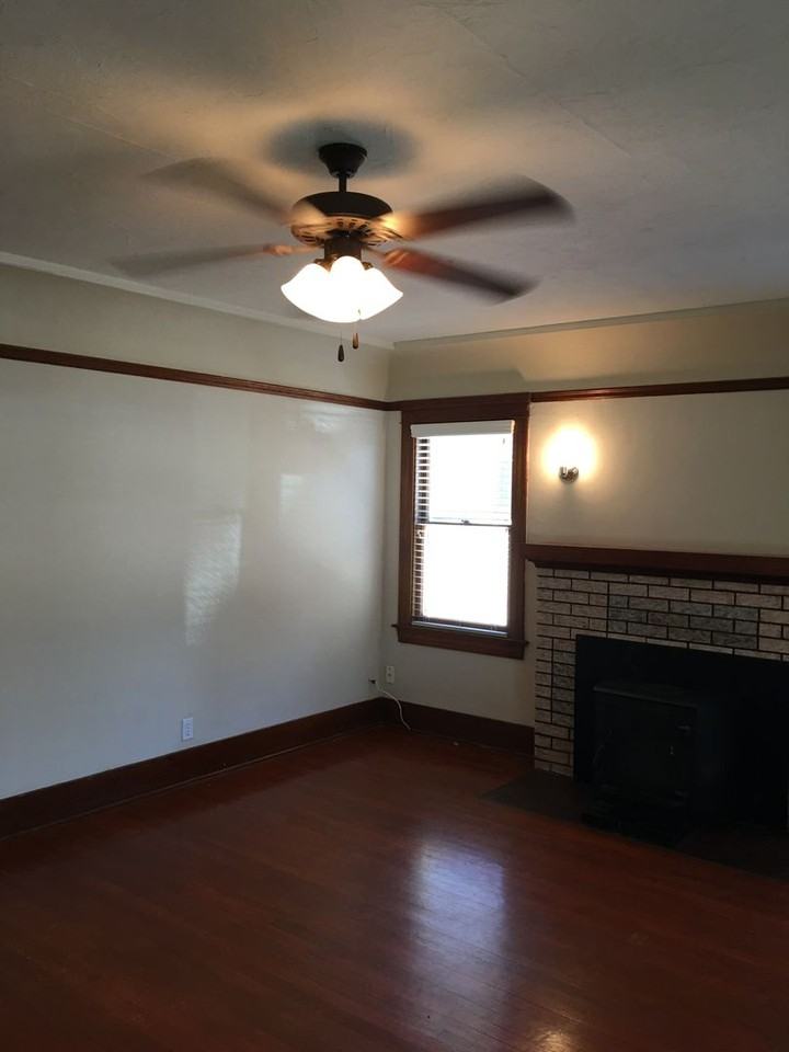1570 N Poplar Ave - Photo 3 of 5
