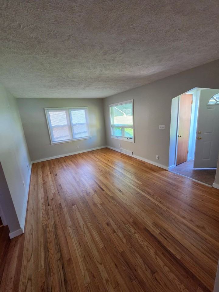 2125 S 46th St - Photo 3 of 20