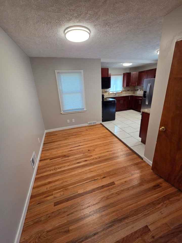 2125 S 46th St - Photo 4 of 20