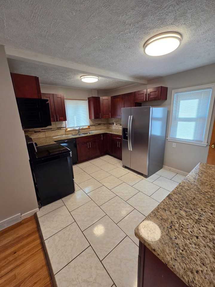 2125 S 46th St - Photo 5 of 20