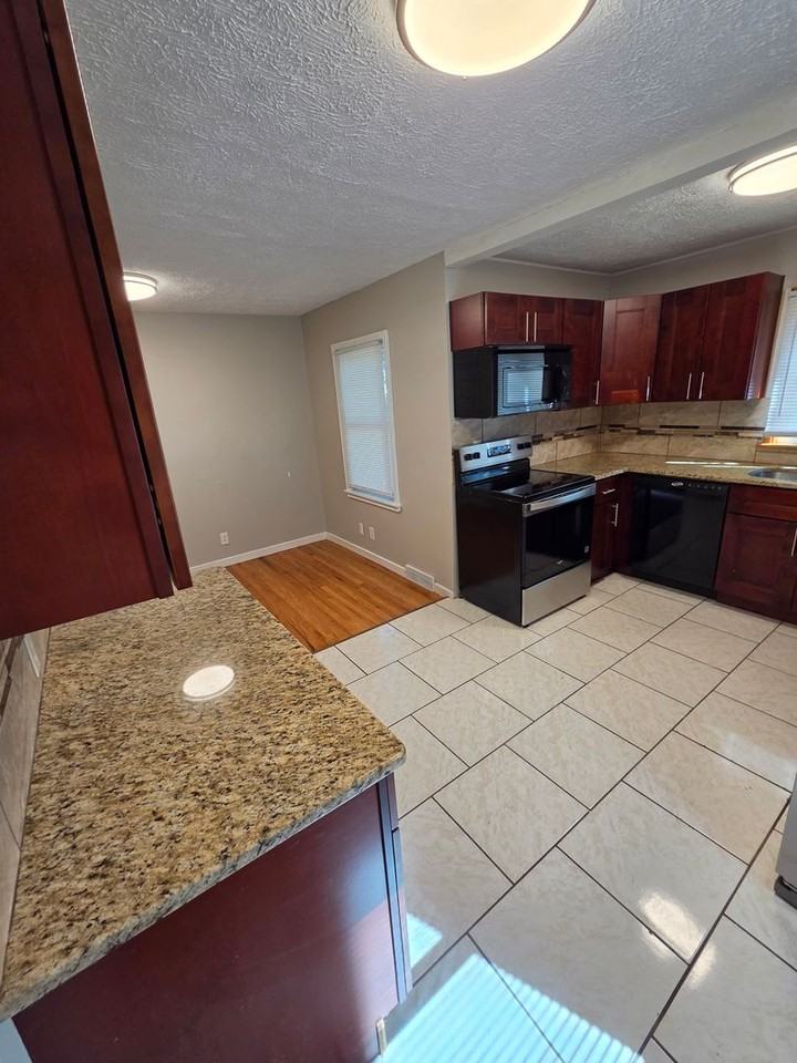 2125 S 46th St - Photo 6 of 20