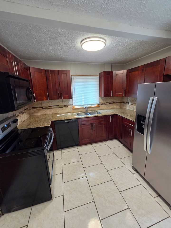2125 S 46th St - Photo 7 of 20