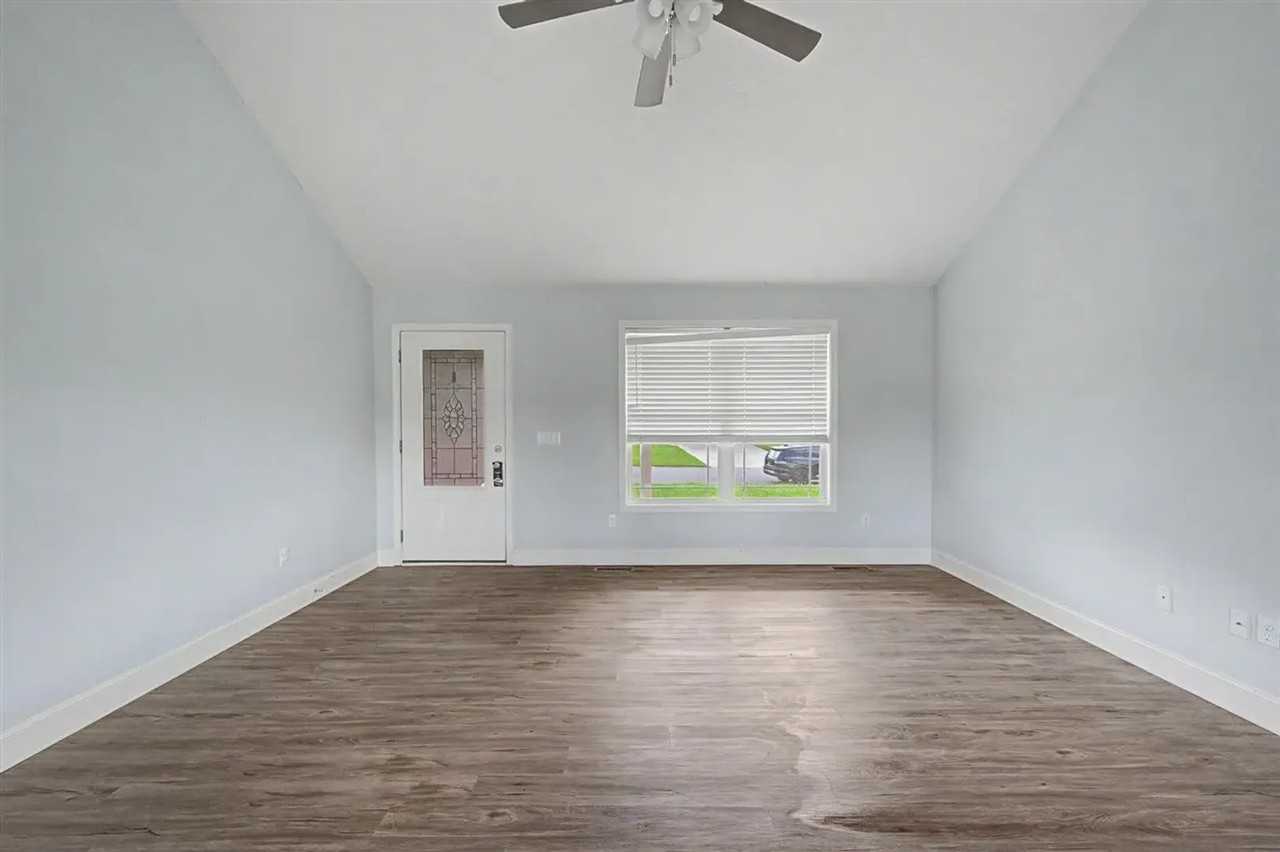 680 Northridge Dr - Photo 3 of 14