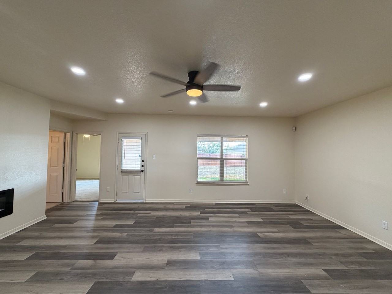 2900 Alamocitos Creek Dr - Photo 5 of 36