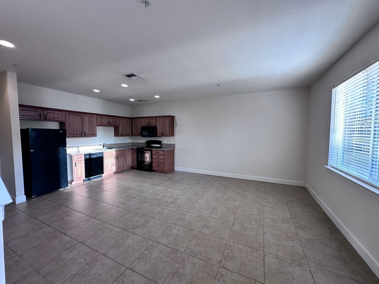 165 Lancaster Dr #3 - Photo 4 of 26