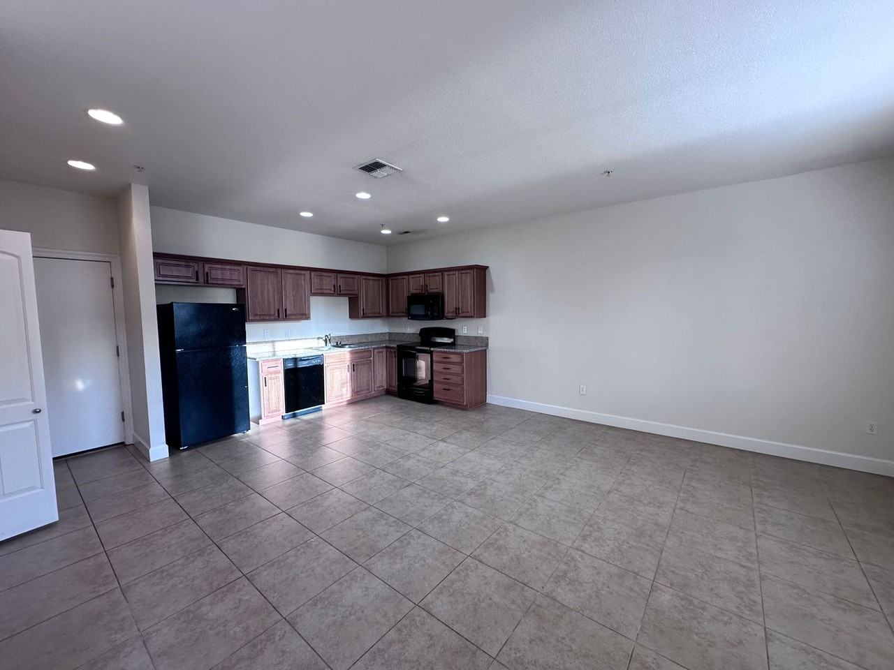 165 Lancaster Dr #3 - Photo 5 of 26