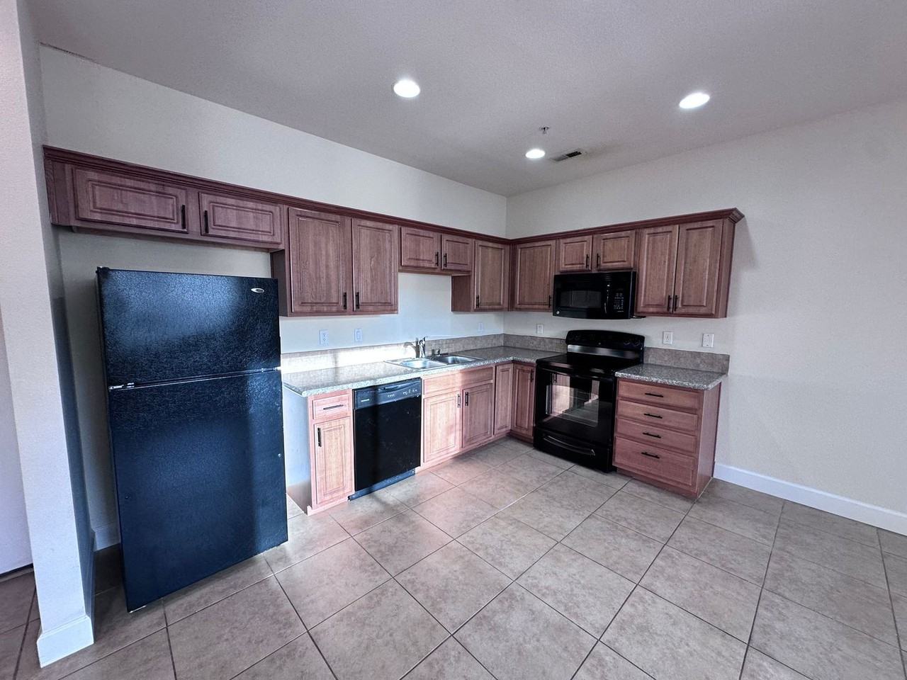 165 Lancaster Dr #3 - Photo 6 of 26