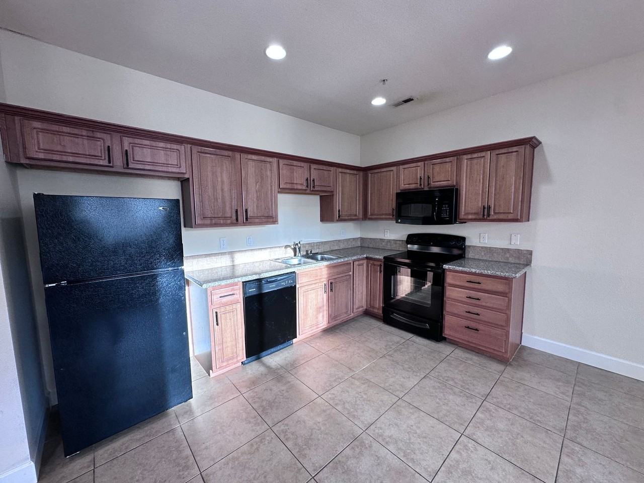 165 Lancaster Dr #3 - Photo 7 of 26