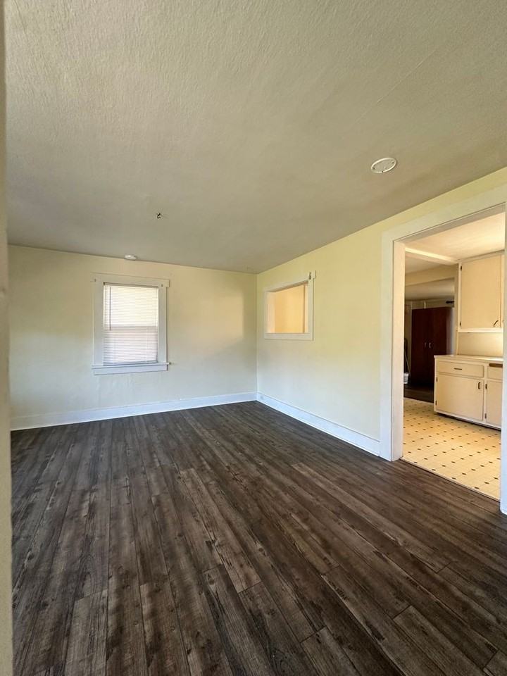 1007 Walker Ave - Photo 2 of 12