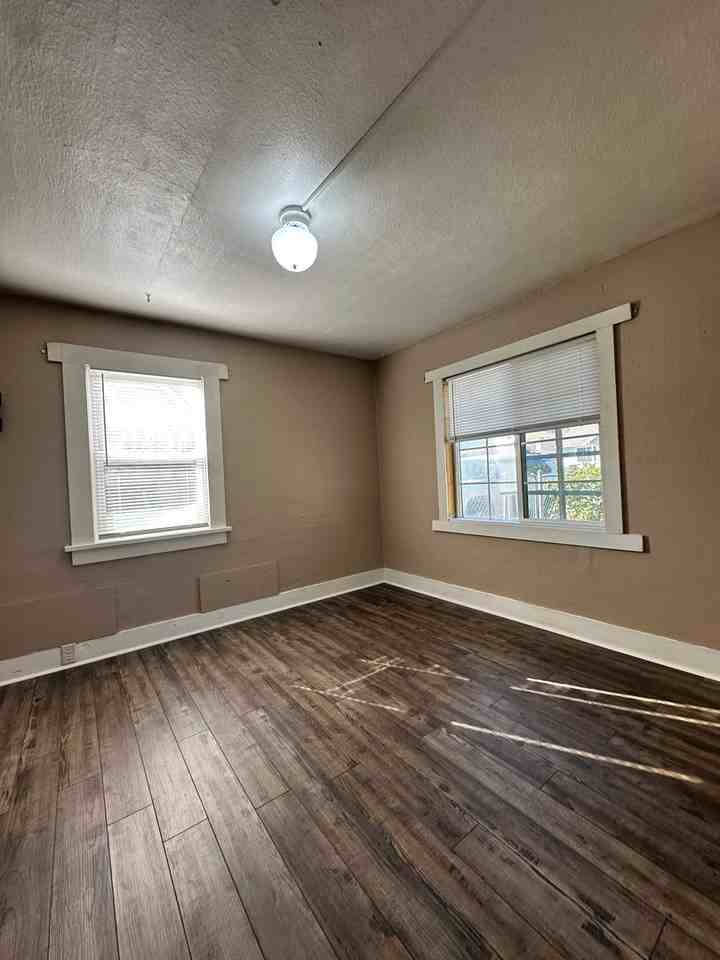 1007 Walker Ave - Photo 4 of 12