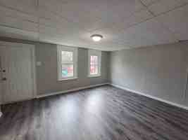 featured image of 632 E 5th St
