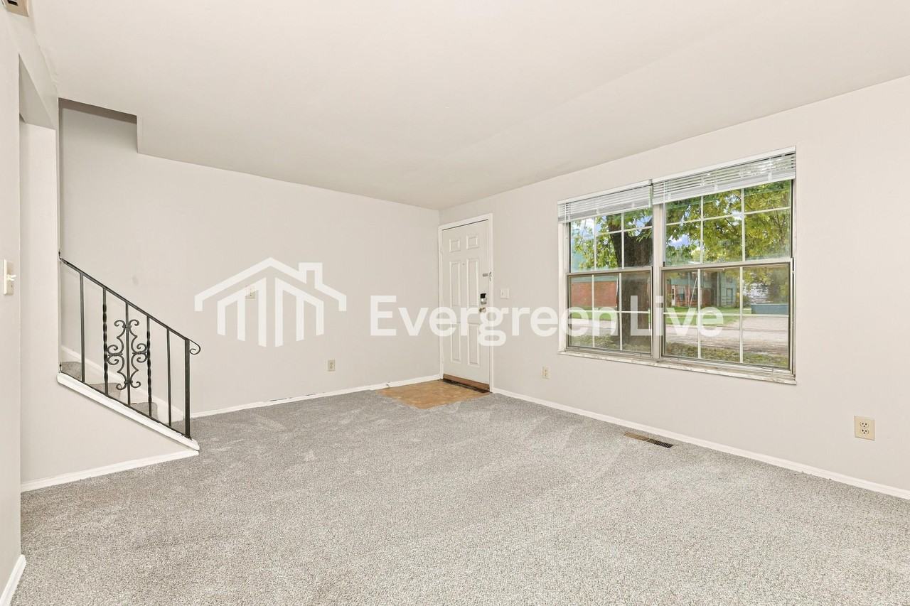 8123 Mount Aetna St - Photo 4 of 15