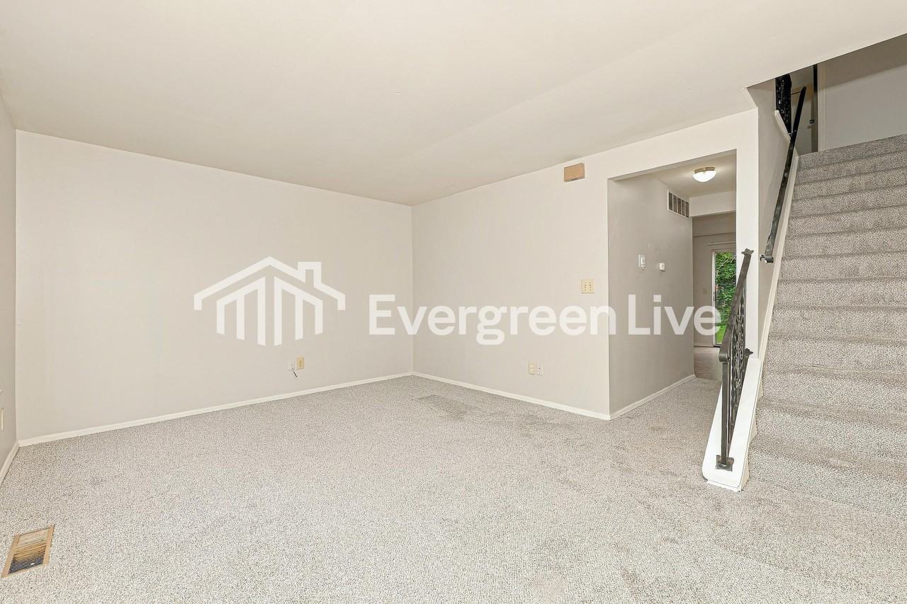8123 Mount Aetna St - Photo 5 of 15