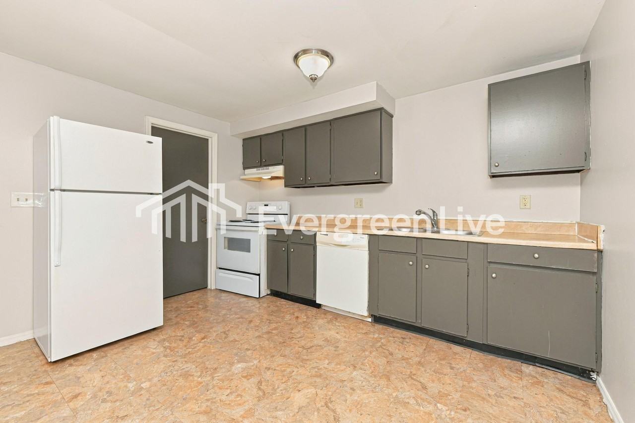 8123 Mount Aetna St - Photo 7 of 15