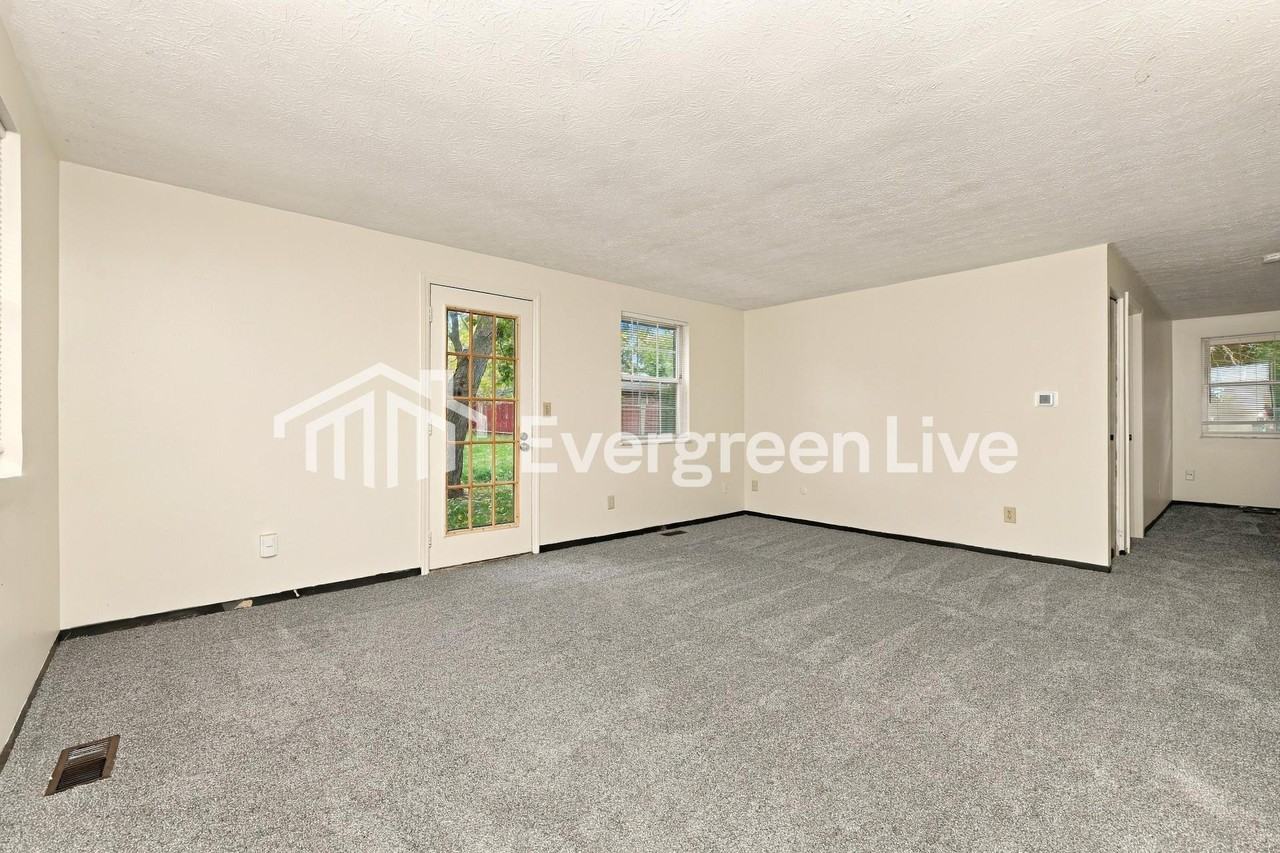 7648 Pomeranian Dr - Photo 4 of 15