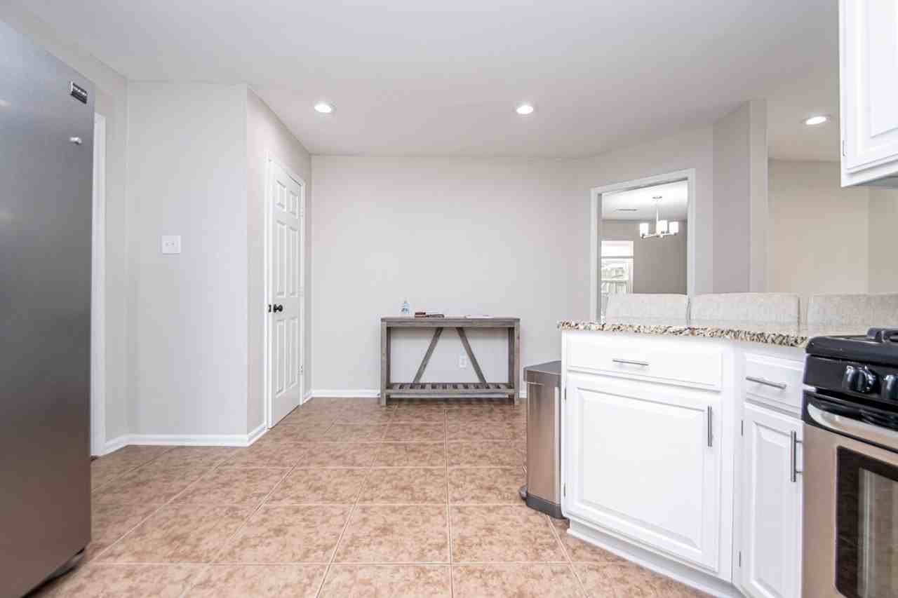 4301 Sam Peck Rd - Photo 7 of 47