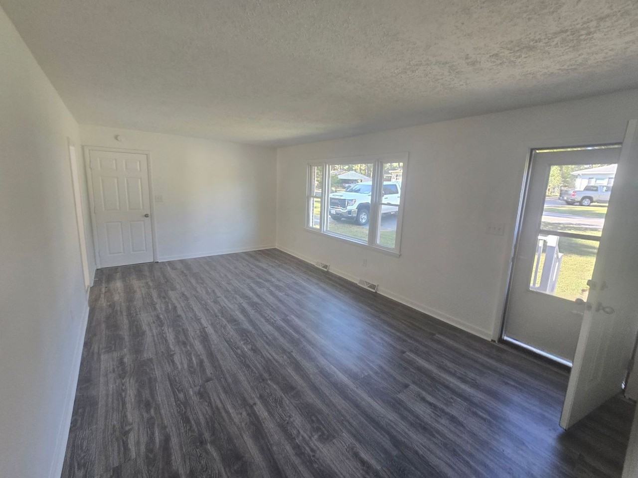 25039 Balsam Ln - Photo 4 of 29