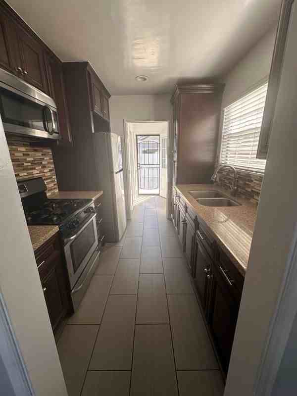 12208 Burl Ave - Photo 5 of 21