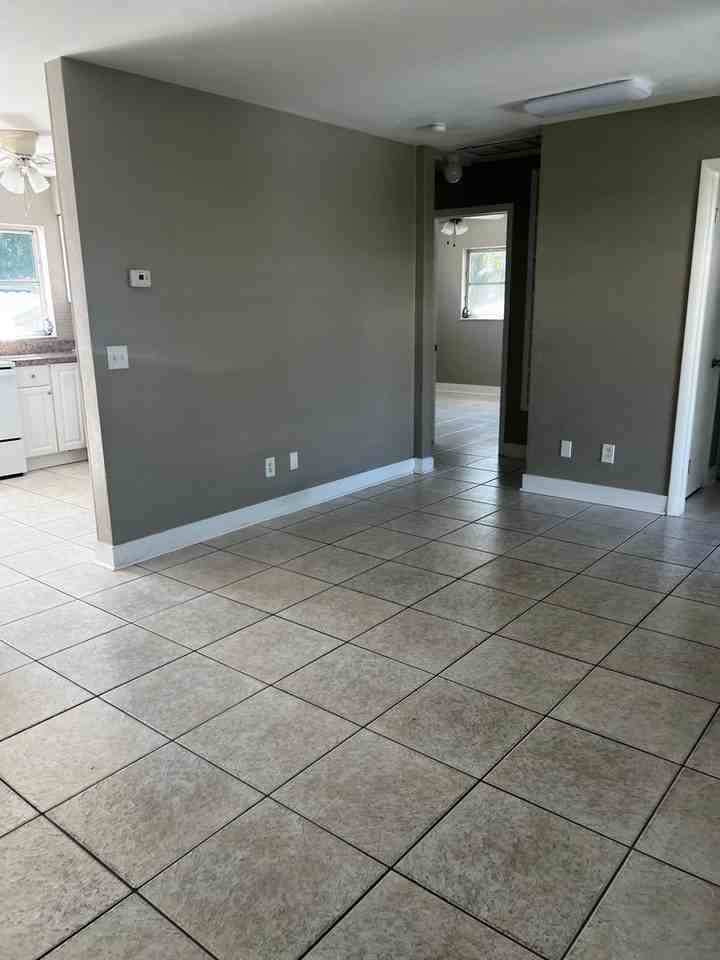 4920 York St - Photo 3 of 16