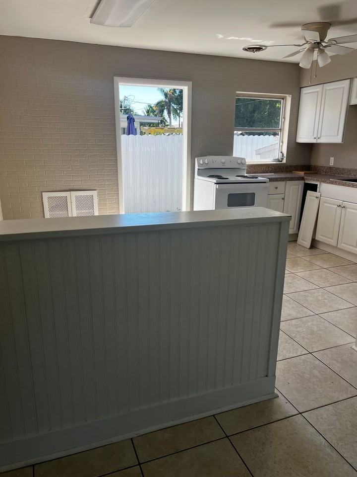 4920 York St - Photo 4 of 16