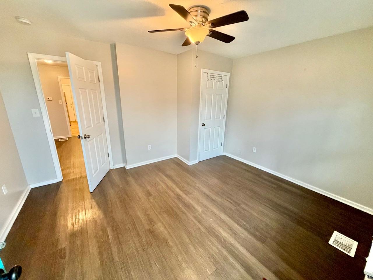 1349 S Preston St - Photo 2 of 10