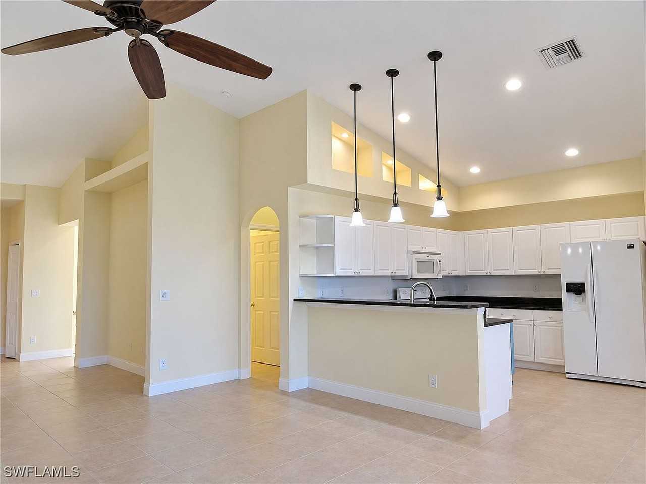 11842 Bayport Ln - Photo 3 of 28