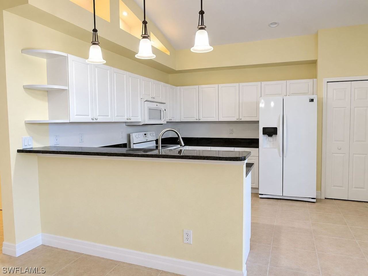11842 Bayport Ln - Photo 4 of 28