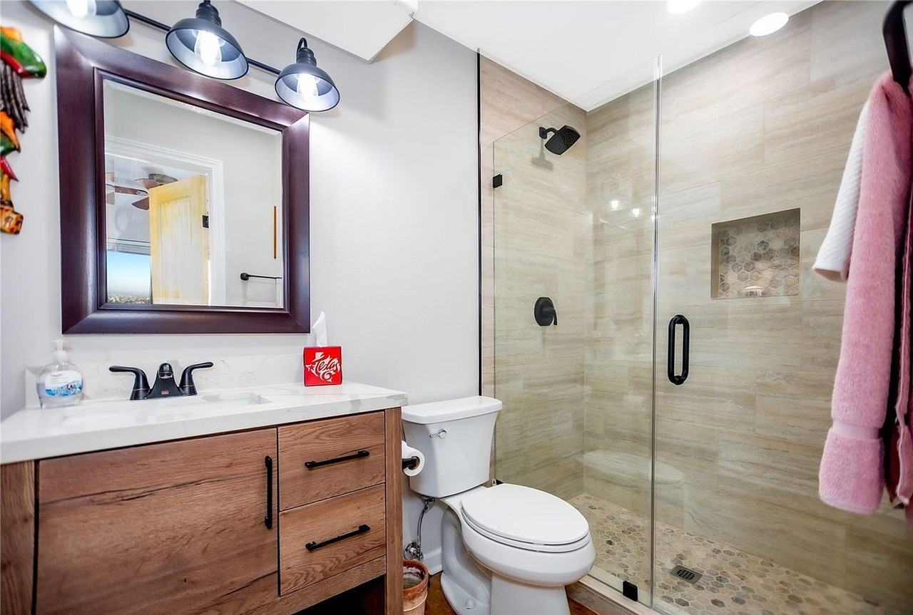 8316 Seawall Blvd #5 - Photo 6 of 28