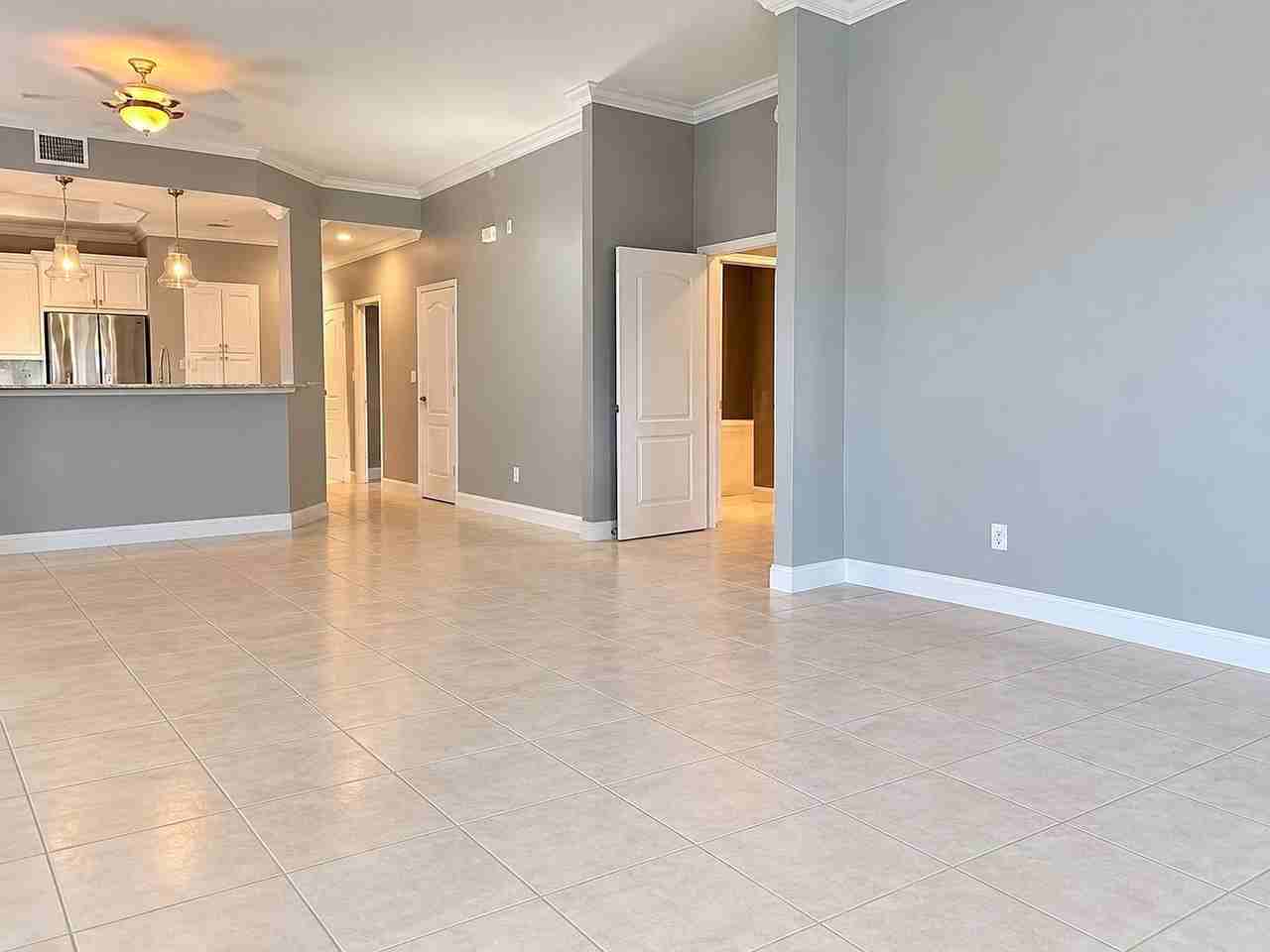 14815 Laguna Dr #103 - Photo 4 of 22