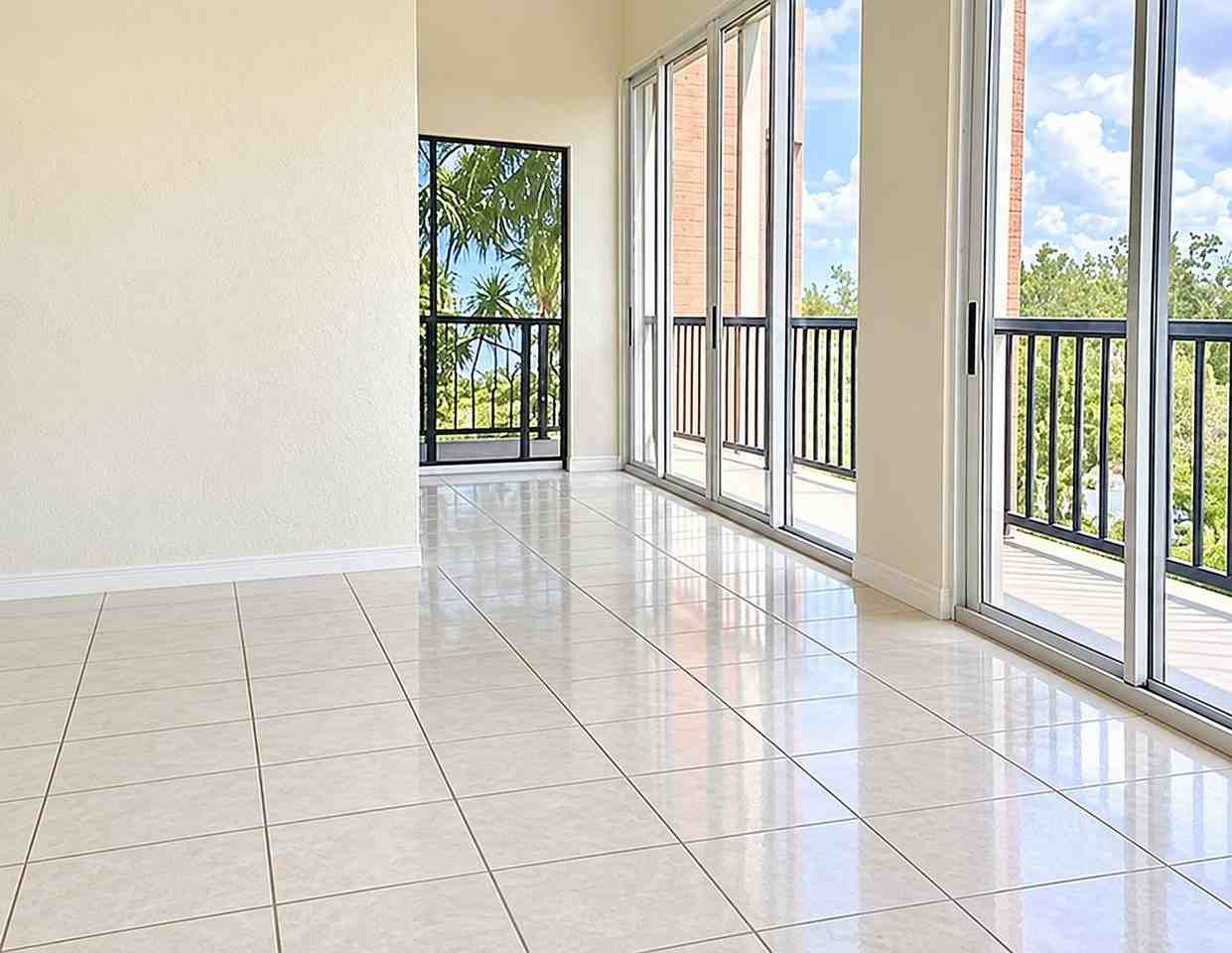 14815 Laguna Dr #103 - Photo 7 of 22