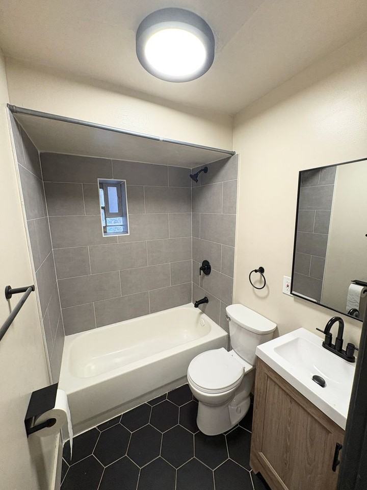 4521 Pennsylvania Ave - Photo 6 of 9