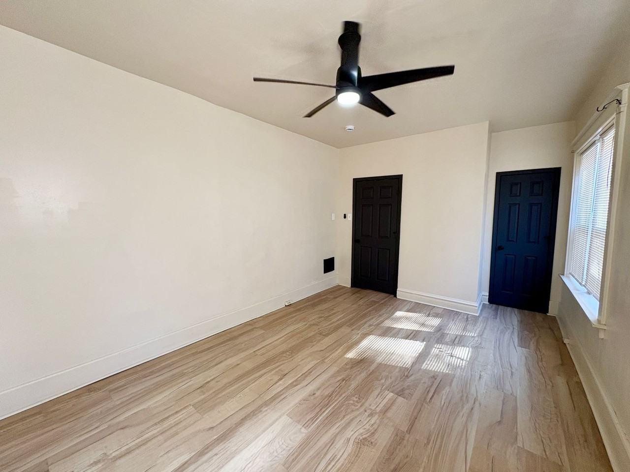 4521 Pennsylvania Ave - Photo 7 of 9
