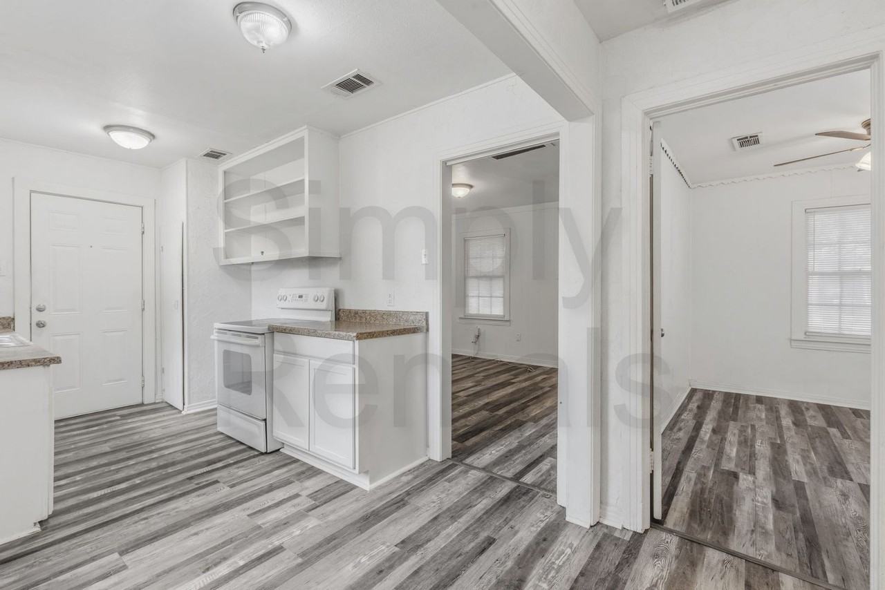 834 Brinker St - Photo 2 of 23