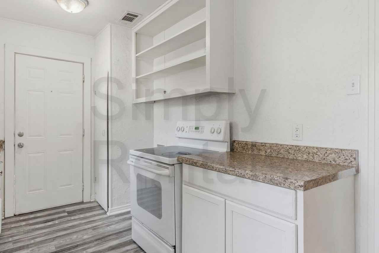 834 Brinker St - Photo 3 of 23