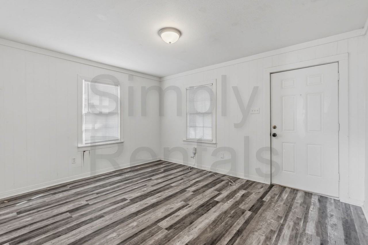 834 Brinker St - Photo 6 of 23