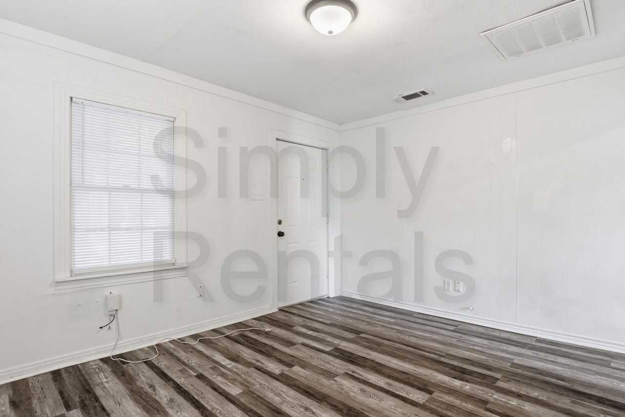 834 Brinker St - Photo 7 of 23