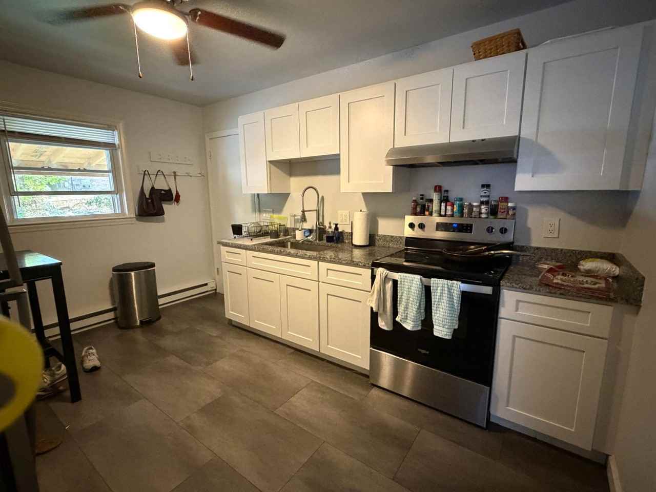 430 Roanoke St E - Photo 3 of 21