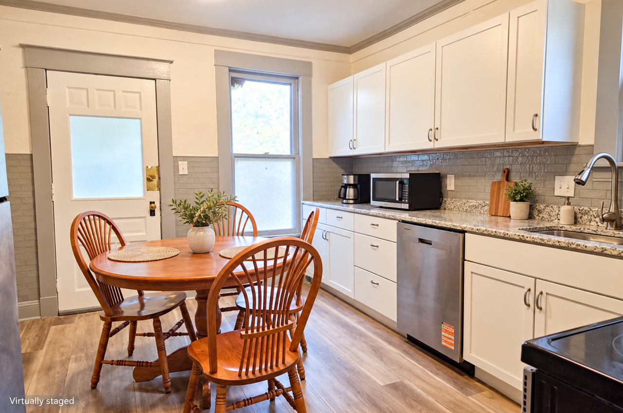 1113 Drake St - Photo 3 of 17
