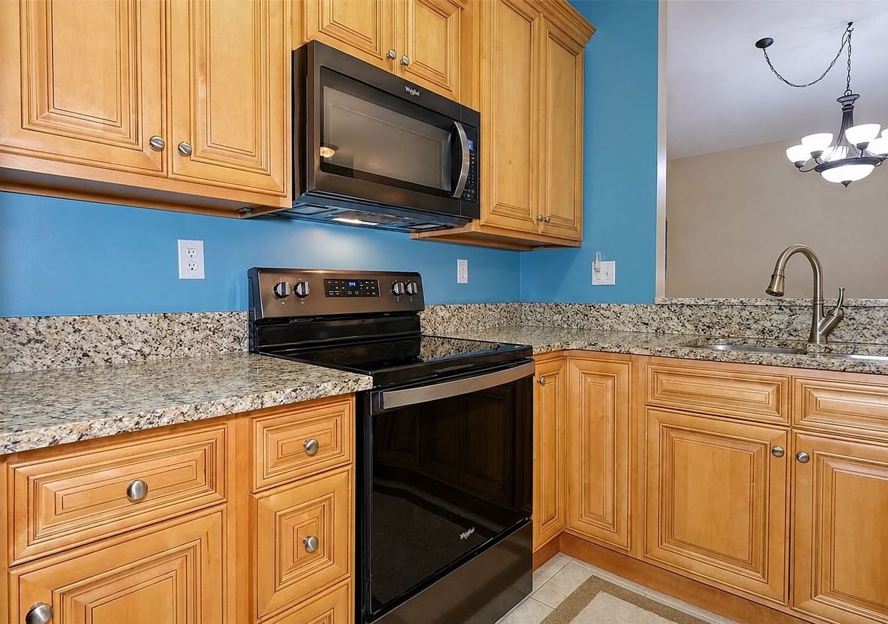 15417 Bellamar Cir - Photo 5 of 20