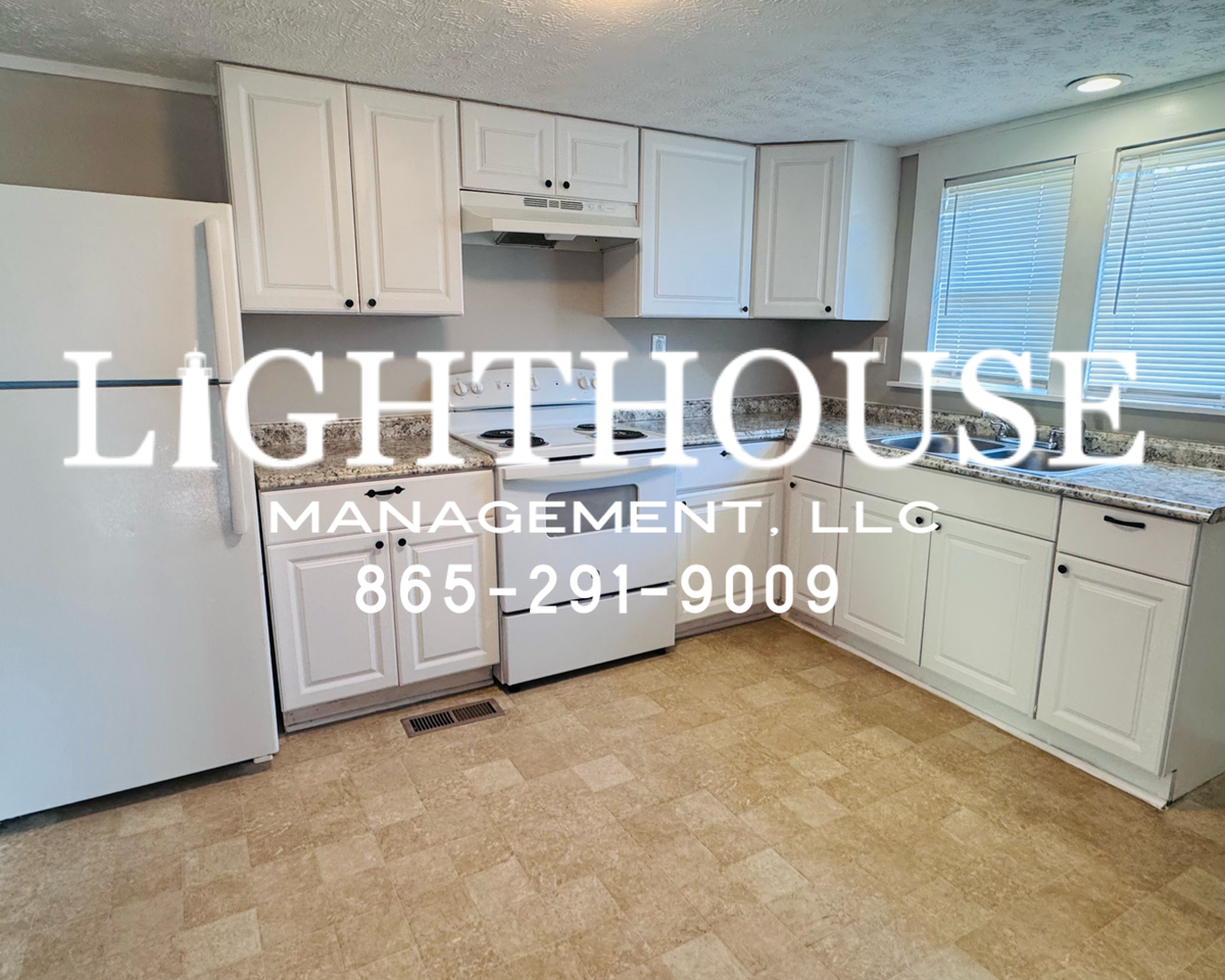 2802 Greenway Dr - Photo 3 of 15