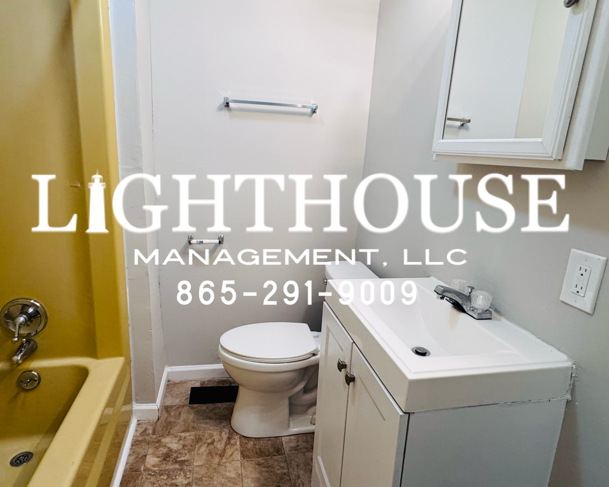 2802 Greenway Dr - Photo 4 of 15