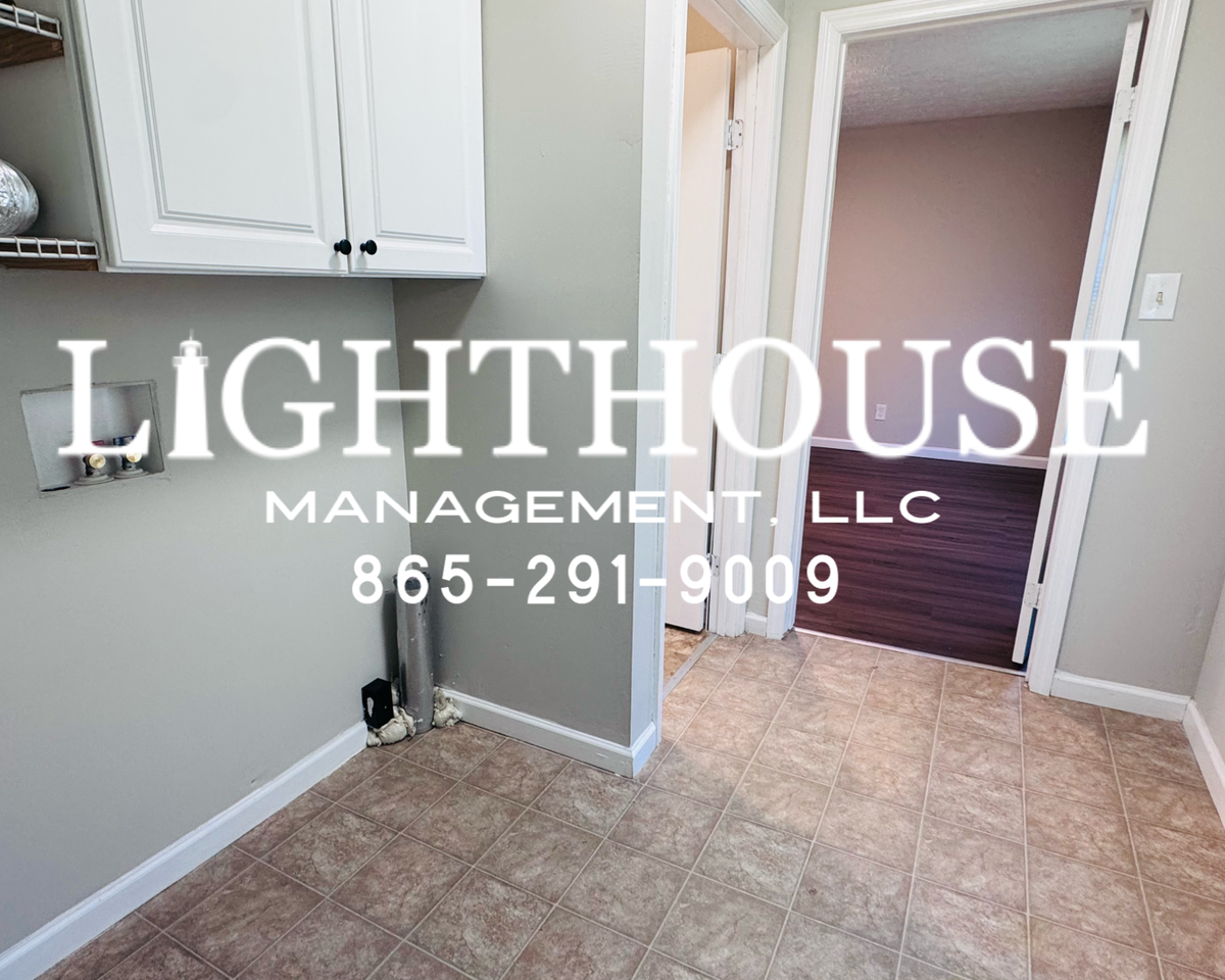 2802 Greenway Dr - Photo 5 of 15