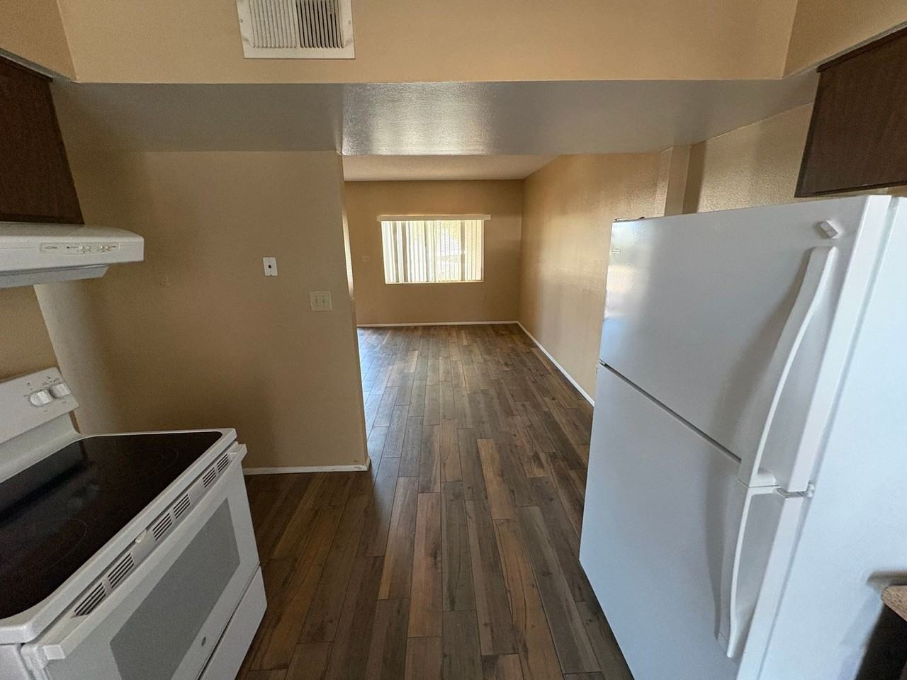 11214 W Nevada Ave - Photo 3 of 10