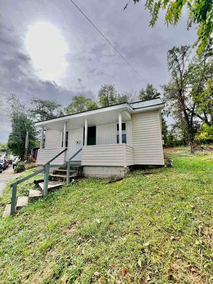 400 White Ave - Photo 2 of 16