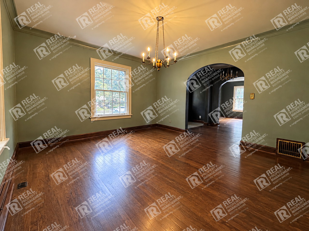 303 Elmhurst Ave - Photo 3 of 10