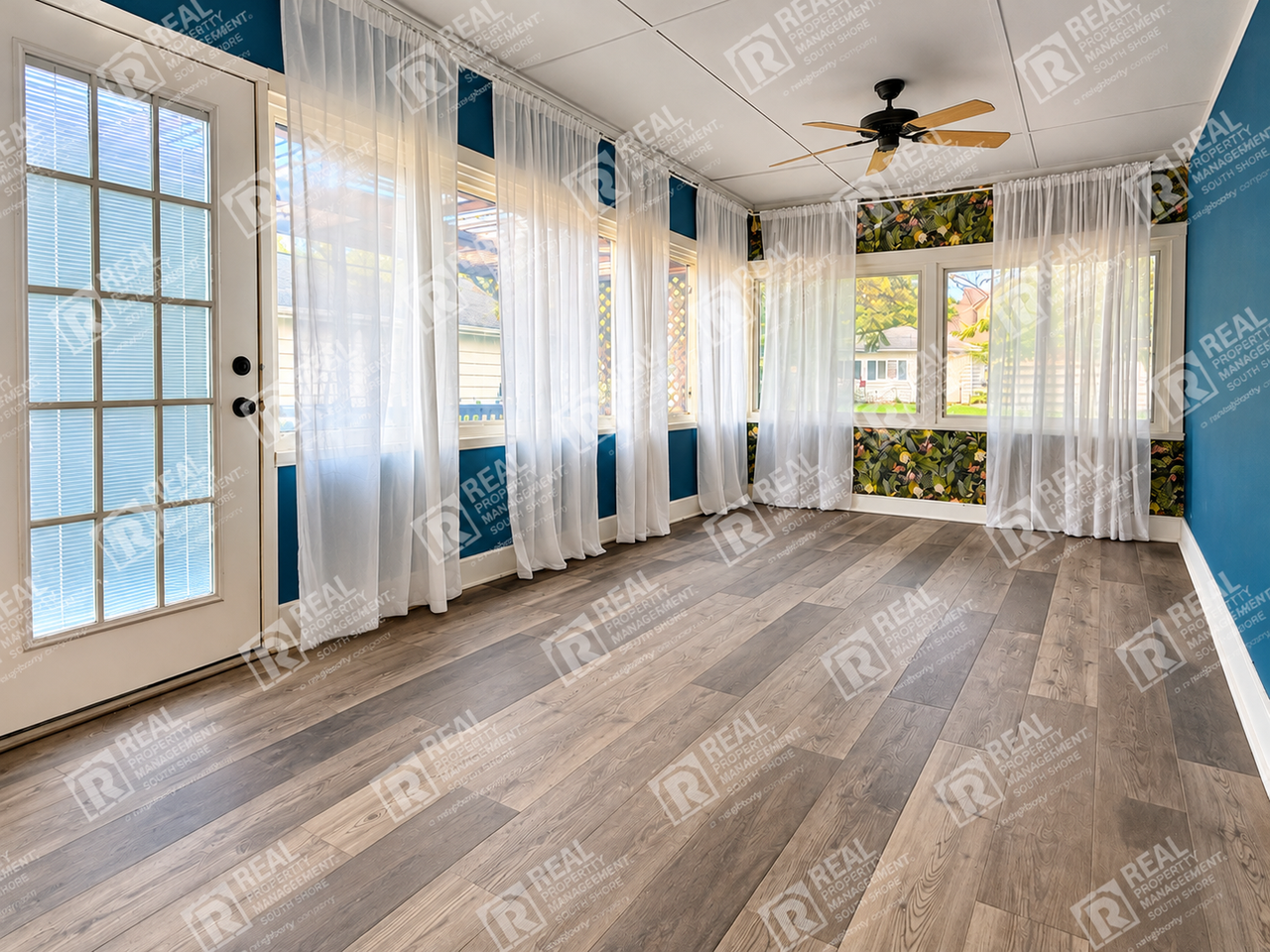 303 Elmhurst Ave - Photo 5 of 10