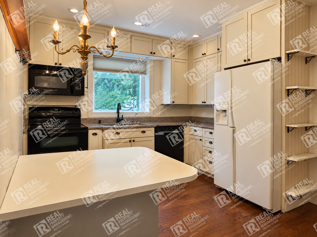303 Elmhurst Ave - Photo 6 of 10