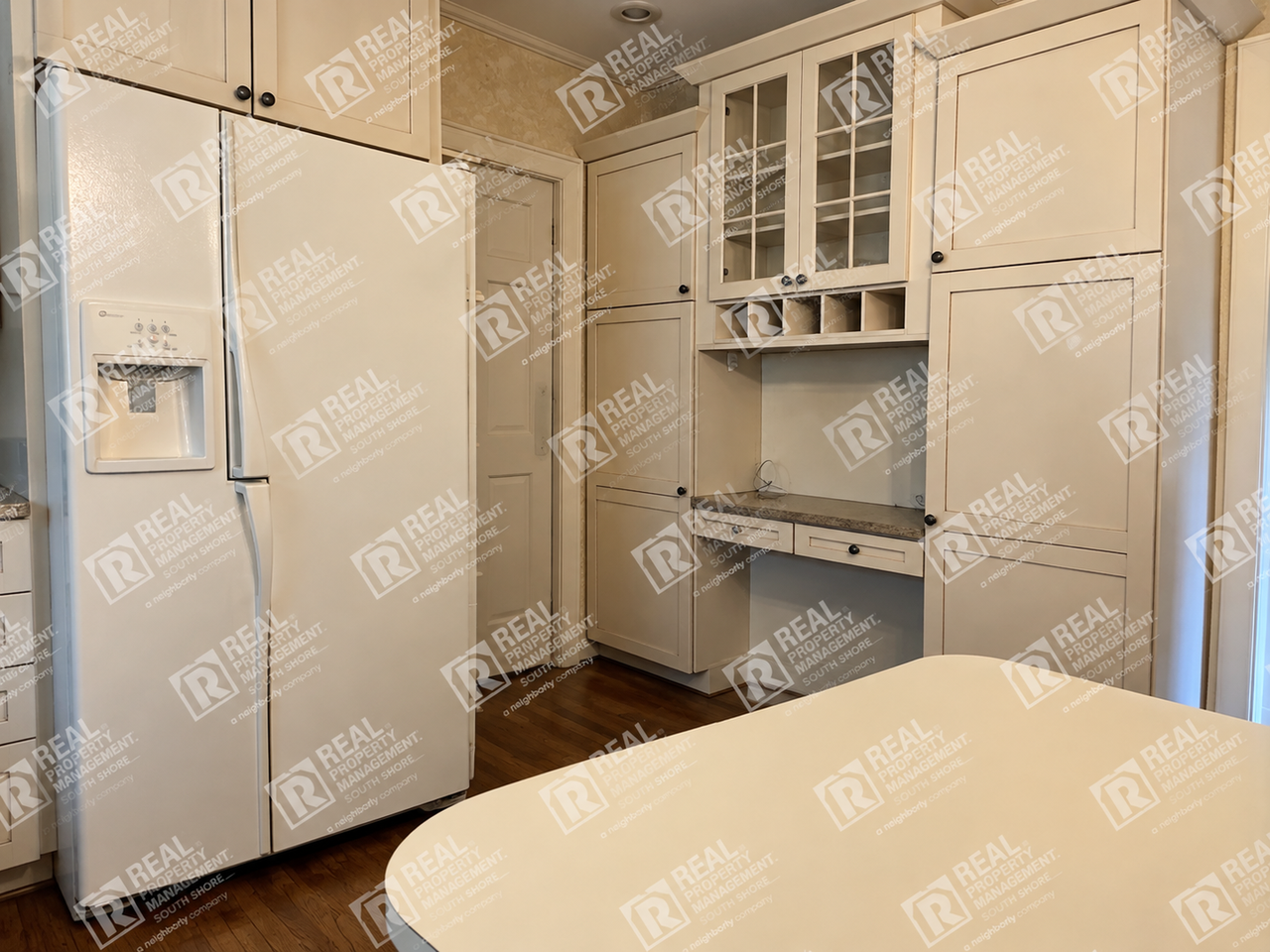 303 Elmhurst Ave - Photo 7 of 10