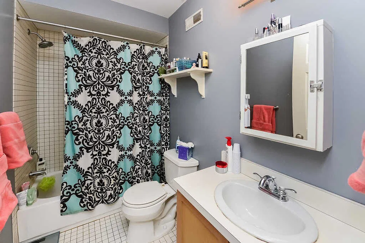 406 Leverington Ave #D - Photo 3 of 25